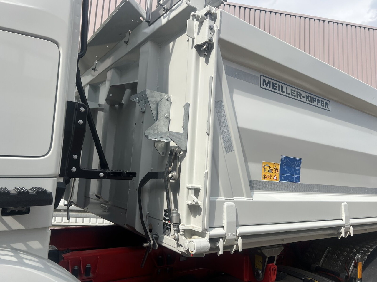 Mercedes-Benz Arocs 2651 LK 6x4 Arocs 2651 LK 6x4, Retarder, MultimediaCockpit, Navi - Volquete camión: foto 3 Mercedes-Benz Arocs 2651 LK 6x4 Arocs 2651 LK 6x4, Retarder, MultimediaCockpit, Navi - Volquete camión: foto 3