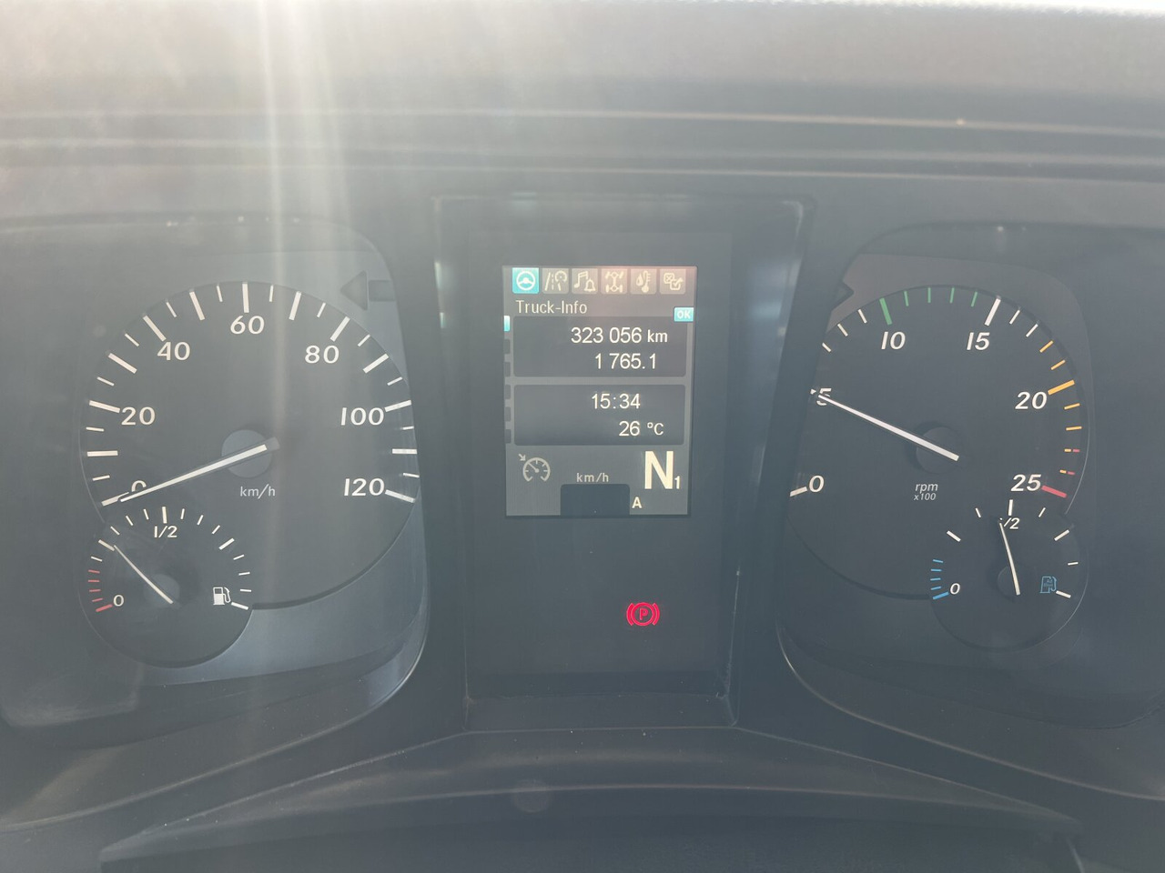 Mercedes-Benz Arocs 3243 K 8x4/4 Arocs 3243 K 8x4/4, Bordmatik - Volquete camión: foto 5 Mercedes-Benz Arocs 3243 K 8x4/4 Arocs 3243 K 8x4/4, Bordmatik - Volquete camión: foto 5