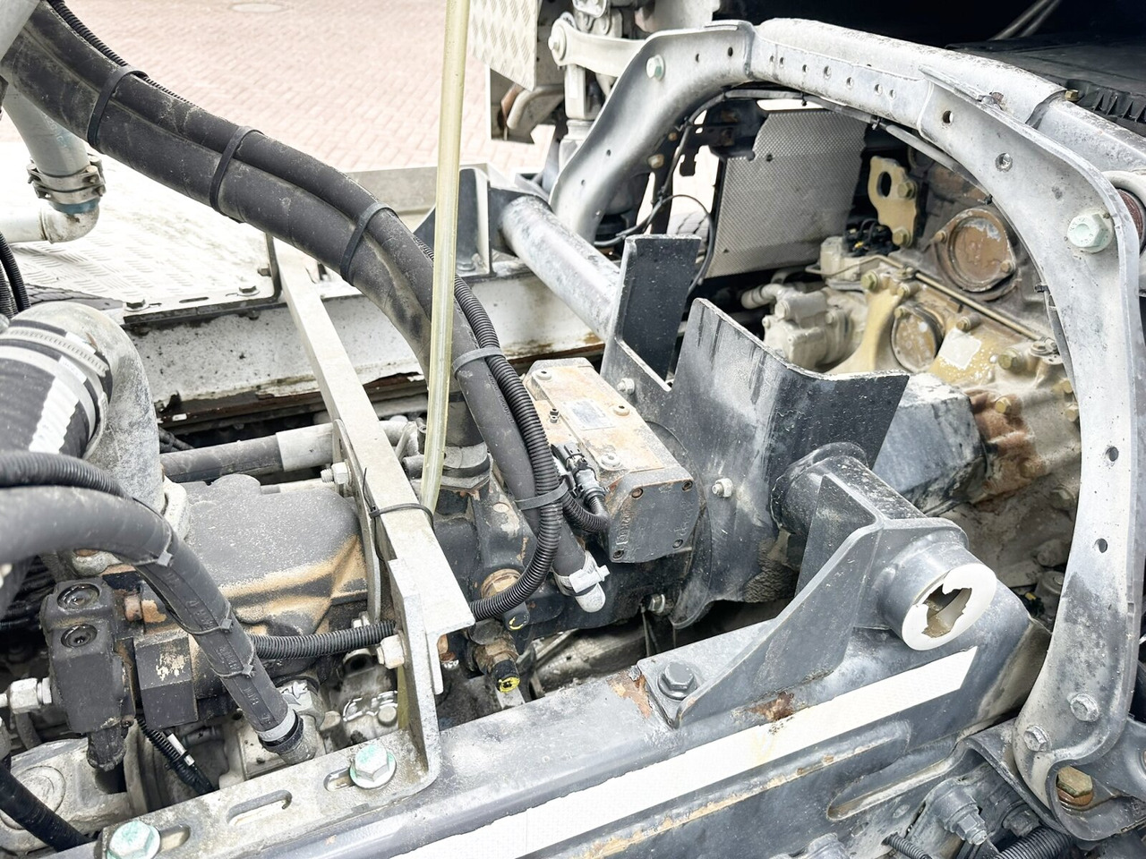 Mercedes-Benz Arocs 3251 8x4/4 Arocs 3251 8x4/4, Betonmischer Liebherr ca. 9m³ - Camión hormigonera: foto 5 Mercedes-Benz Arocs 3251 8x4/4 Arocs 3251 8x4/4, Betonmischer Liebherr ca. 9m³ - Camión hormigonera: foto 5