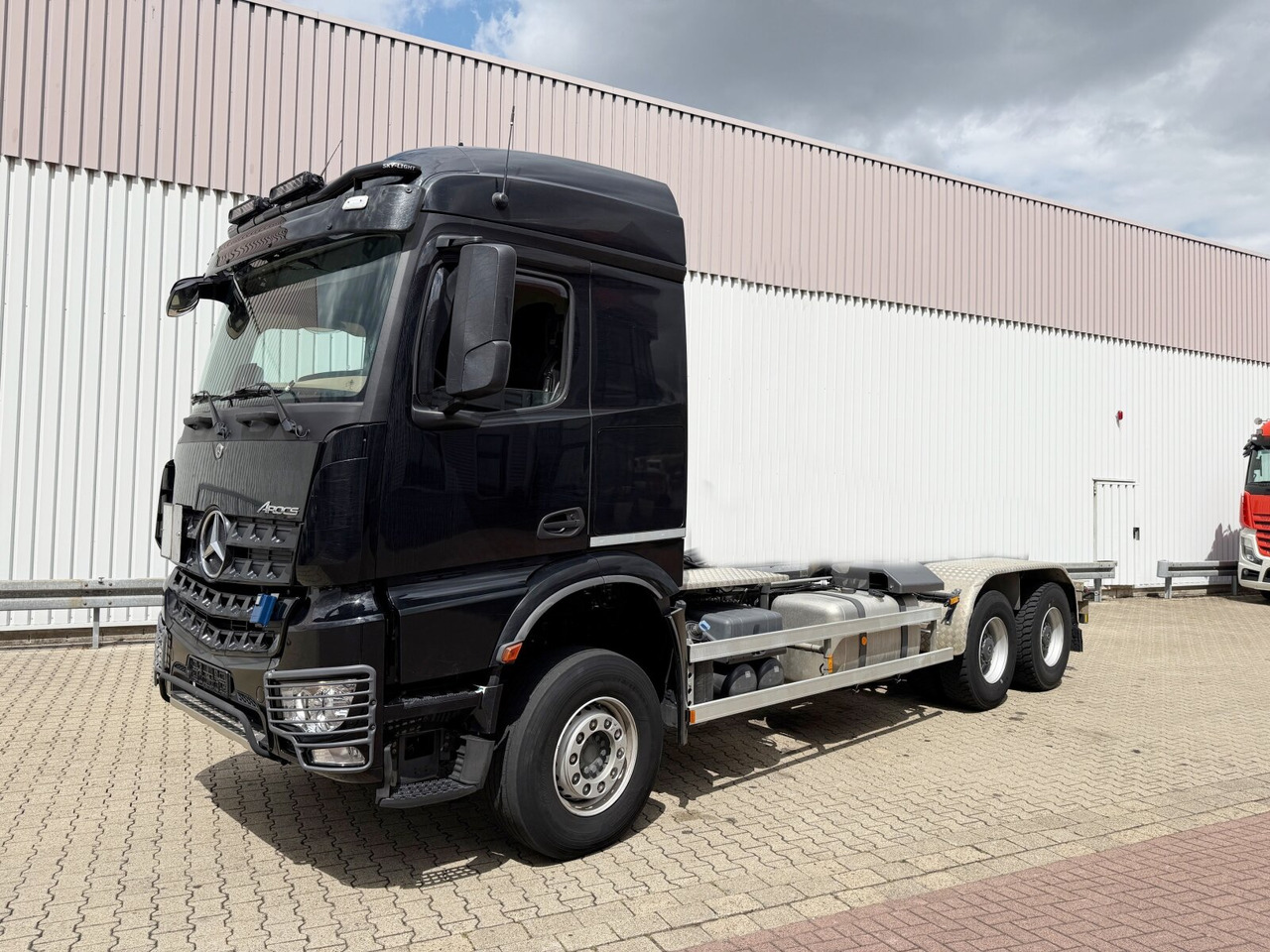 Mercedes-Benz Arocs 3351 6x4 Arocs 3351 6x4, Grounder, Retarder, Multimedia Cockpit, StreamSpace - Chasis camión: foto 1 Mercedes-Benz Arocs 3351 6x4 Arocs 3351 6x4, Grounder, Retarder, Multimedia Cockpit, StreamSpace - Chasis camión: foto 1