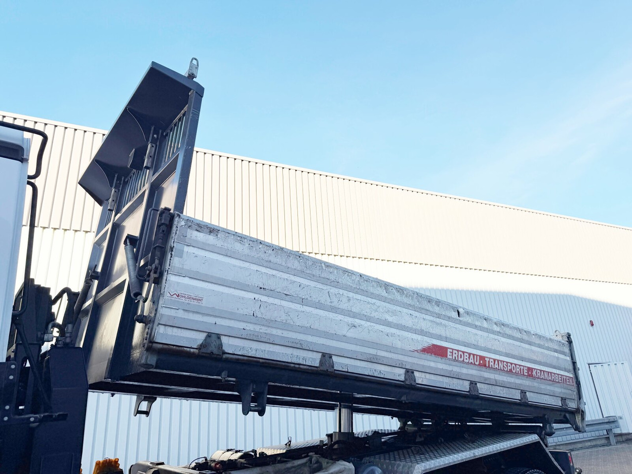 Mercedes-Benz Arocs 3351 AK 6x6 Arocs 3351 AK 6x6, Retarder, Grounder, Motorabtrieb, pneum. Heckklappenöffnung - Volquete camión: foto 2 Mercedes-Benz Arocs 3351 AK 6x6 Arocs 3351 AK 6x6, Retarder, Grounder, Motorabtrieb, pneum. Heckklappenöffnung - Volquete camión: foto 2