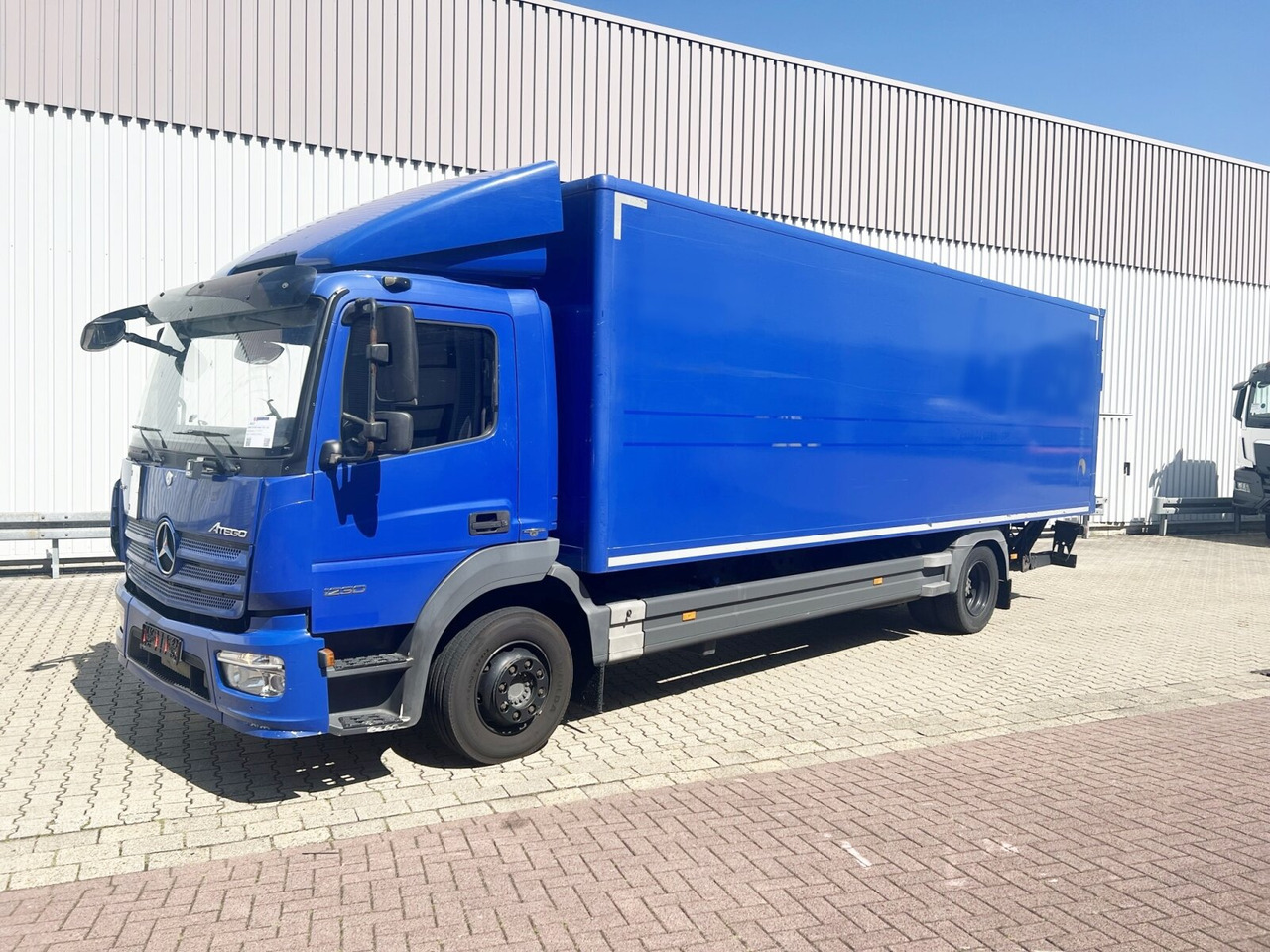 Mercedes-Benz Atego 1230 L 4x2 Atego 1230 L 4x2, LBW, Dautel, 1,5t - Camión caja cerrada: foto 1 Mercedes-Benz Atego 1230 L 4x2 Atego 1230 L 4x2, LBW, Dautel, 1,5t - Camión caja cerrada: foto 1