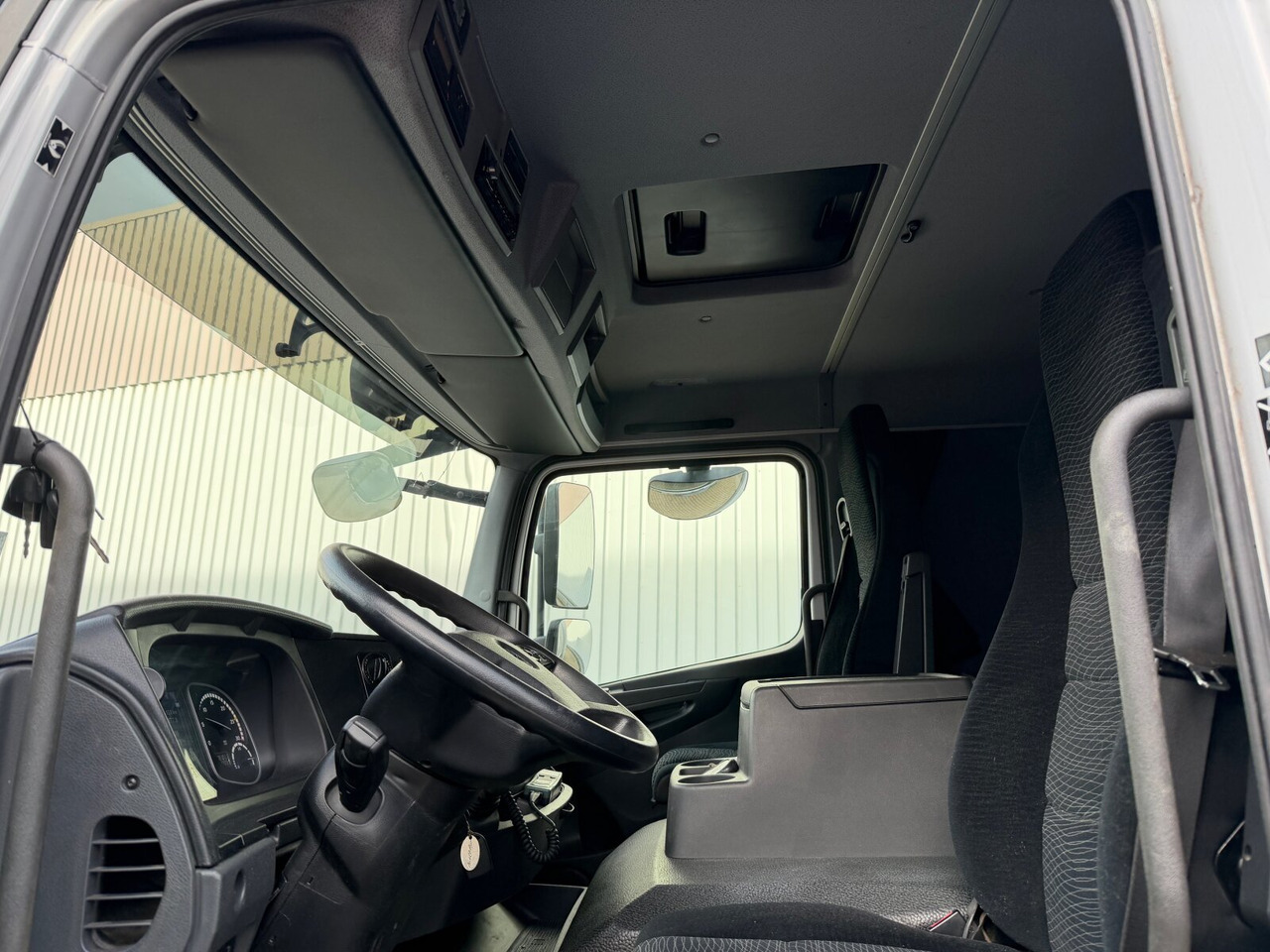 Camión caja cerrada Mercedes-Benz Atego 1330 4x4 Atego 1330 4x4, Iso-Koffer mit Heizung, LBW: foto 7