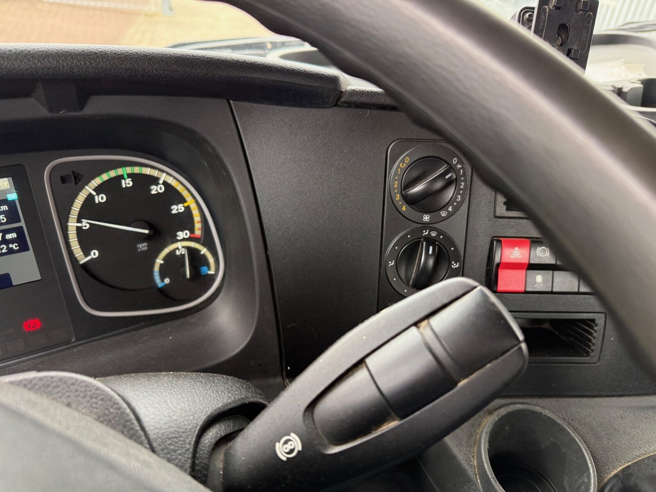 Mercedes-Benz Atego 1630 K 4x2 Atego 1630 K 4x2, Meiller 3-Seiten - Volquete camión: foto 4 Mercedes-Benz Atego 1630 K 4x2 Atego 1630 K 4x2, Meiller 3-Seiten - Volquete camión: foto 4