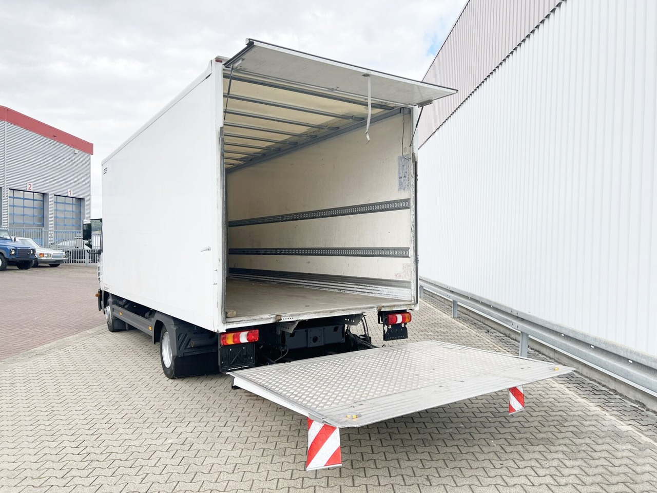 Mercedes-Benz Atego 816 4x2 Atego 816 4x2, LBW - Camión caja cerrada: foto 2 Mercedes-Benz Atego 816 4x2 Atego 816 4x2, LBW - Camión caja cerrada: foto 2