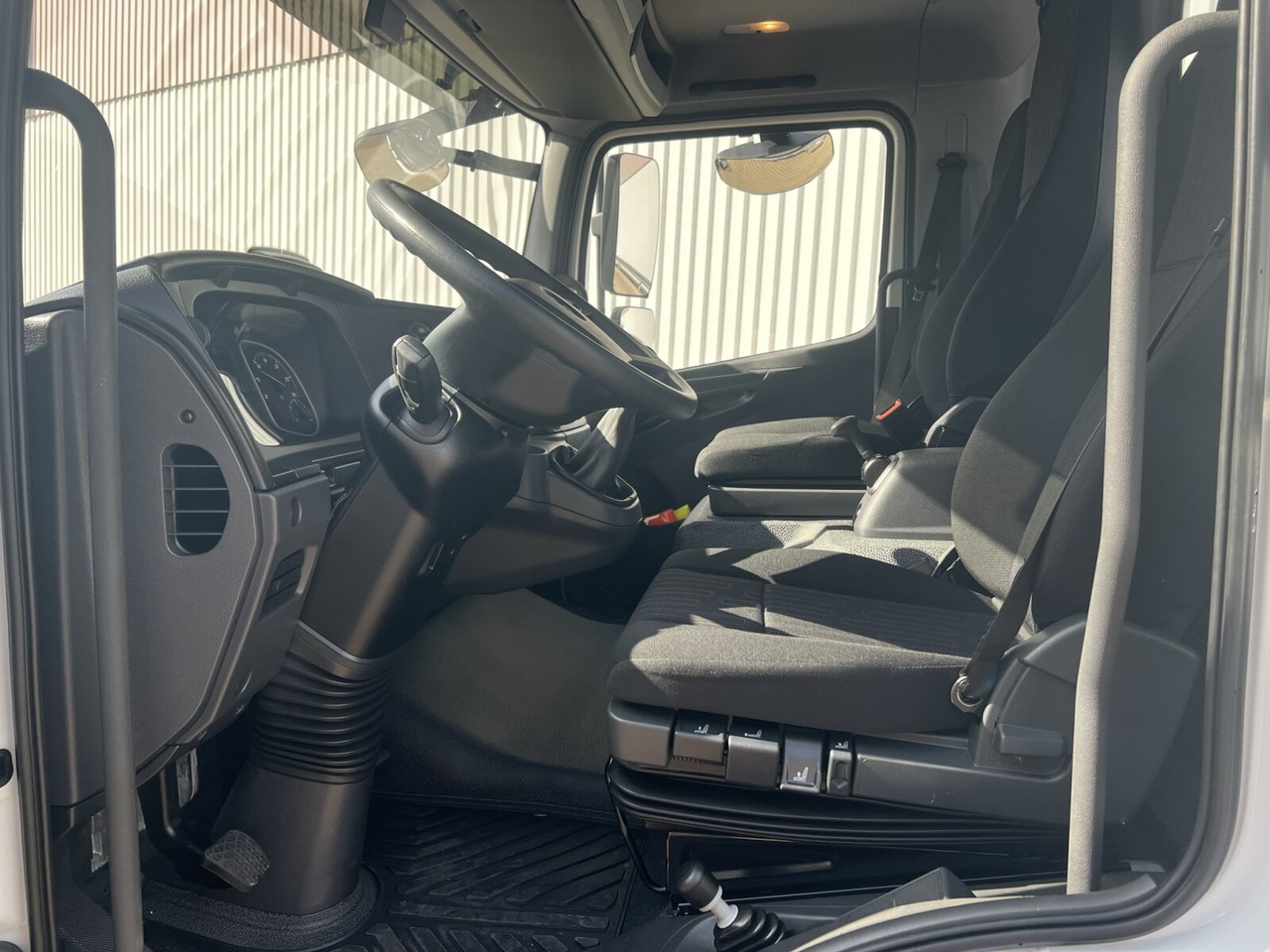 Mercedes-Benz Atego 818/23 K 4x2 Atego 818/23 K 4x2, 2x AHK, Meiller-Kipper, mehrfach Vorhanden! - Volquete camión: foto 4 Mercedes-Benz Atego 818/23 K 4x2 Atego 818/23 K 4x2, 2x AHK, Meiller-Kipper, mehrfach Vorhanden! - Volquete camión: foto 4