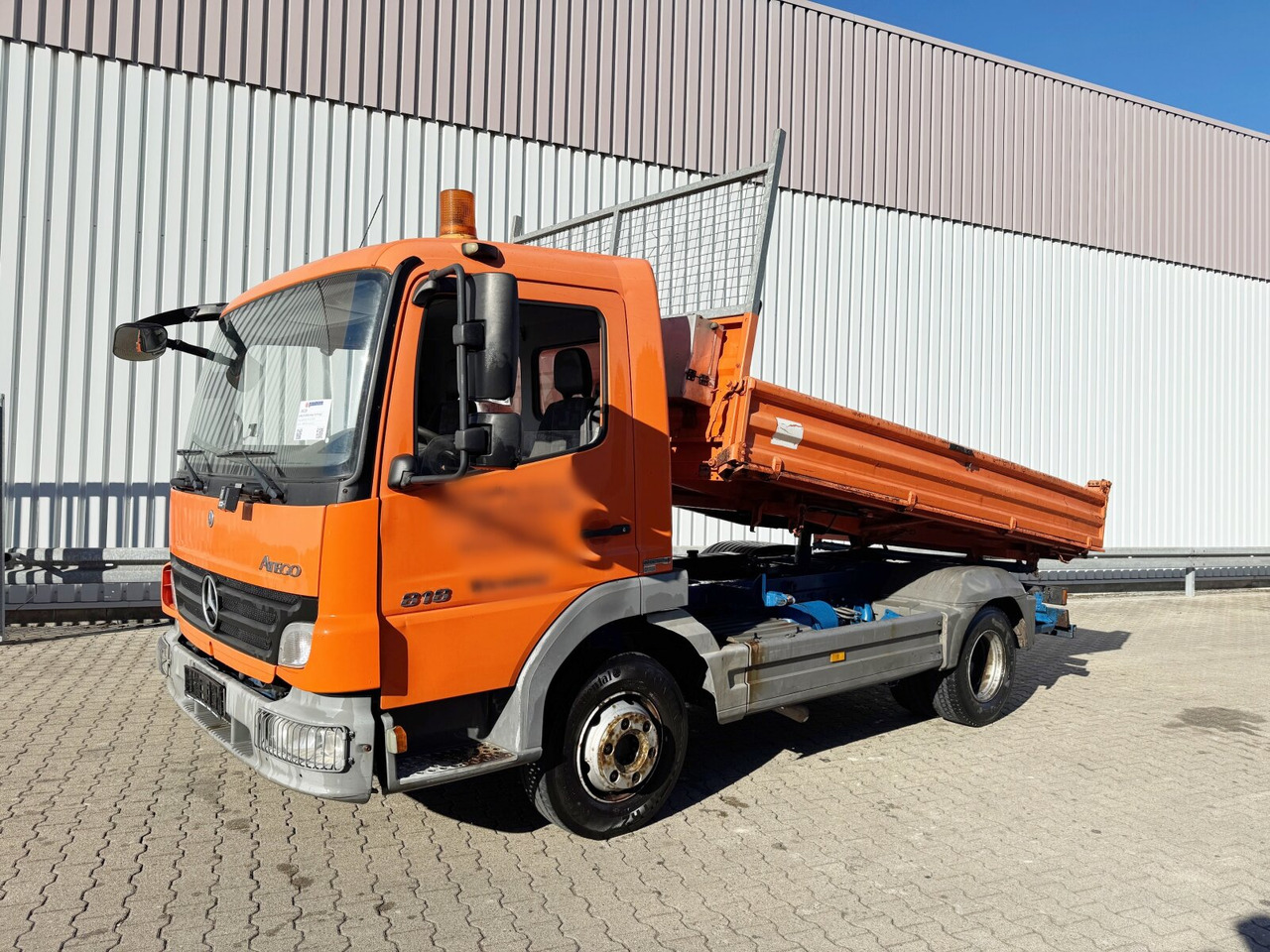Mercedes-Benz Atego 818 K 4x2 Atego 818 K 4x2, 2x AHK - Volquete camión: foto 1 Mercedes-Benz Atego 818 K 4x2 Atego 818 K 4x2, 2x AHK - Volquete camión: foto 1