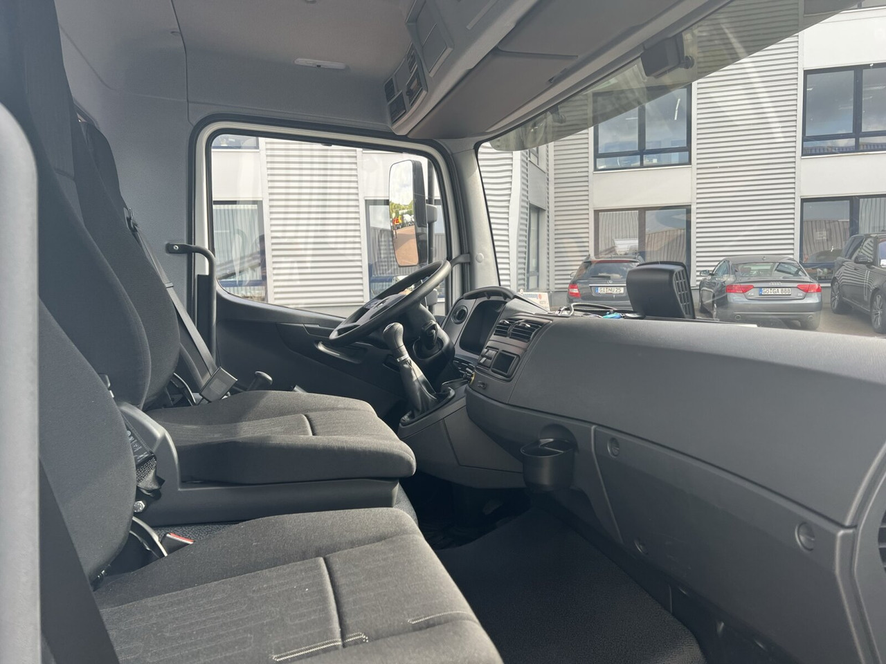 Mercedes-Benz Atego 818 K 4x2 Atego 818 K 4x2, 2x AHK, Meiller-Kipper, mehrfach Vorhanden! - Volquete camión: foto 5 Mercedes-Benz Atego 818 K 4x2 Atego 818 K 4x2, 2x AHK, Meiller-Kipper, mehrfach Vorhanden! - Volquete camión: foto 5
