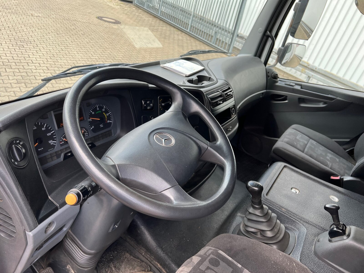 Mercedes-Benz Atego 818 L 4x2 Atego 818 L 4x2 mit LBW BÄR - Camión lona: foto 4 Mercedes-Benz Atego 818 L 4x2 Atego 818 L 4x2 mit LBW BÄR - Camión lona: foto 4