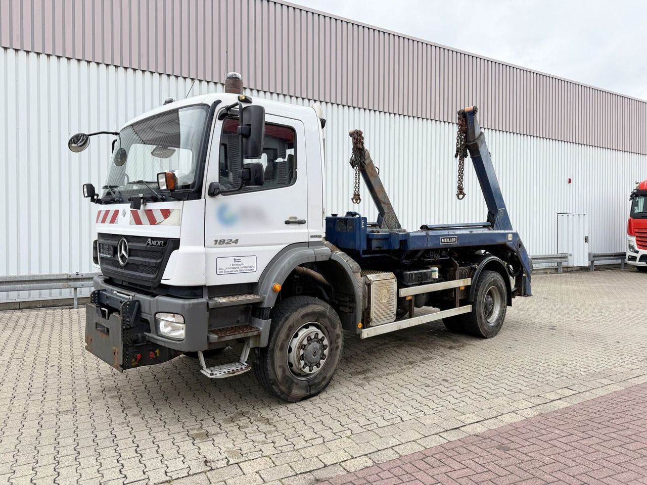 Portacontenedor de cadenas camión Mercedes-Benz Axor 1824 AK 4x4 Axor 1824 AK 4x4, Tele-Absetzer, Winterdienstausstattung: foto 8 Portacontenedor de cadenas camión Mercedes-Benz Axor 1824 AK 4x4 Axor 1824 AK 4x4, Tele-Absetzer, Winterdienstausstattung: foto 8