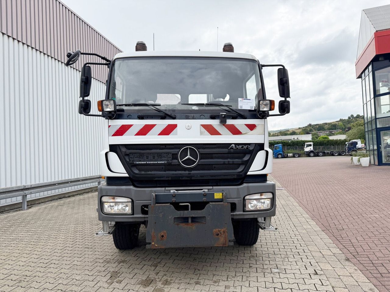 Portacontenedor de cadenas camión Mercedes-Benz Axor 1824 AK 4x4 Axor 1824 AK 4x4, Tele-Absetzer, Winterdienstausstattung: foto 9 Portacontenedor de cadenas camión Mercedes-Benz Axor 1824 AK 4x4 Axor 1824 AK 4x4, Tele-Absetzer, Winterdienstausstattung: foto 9