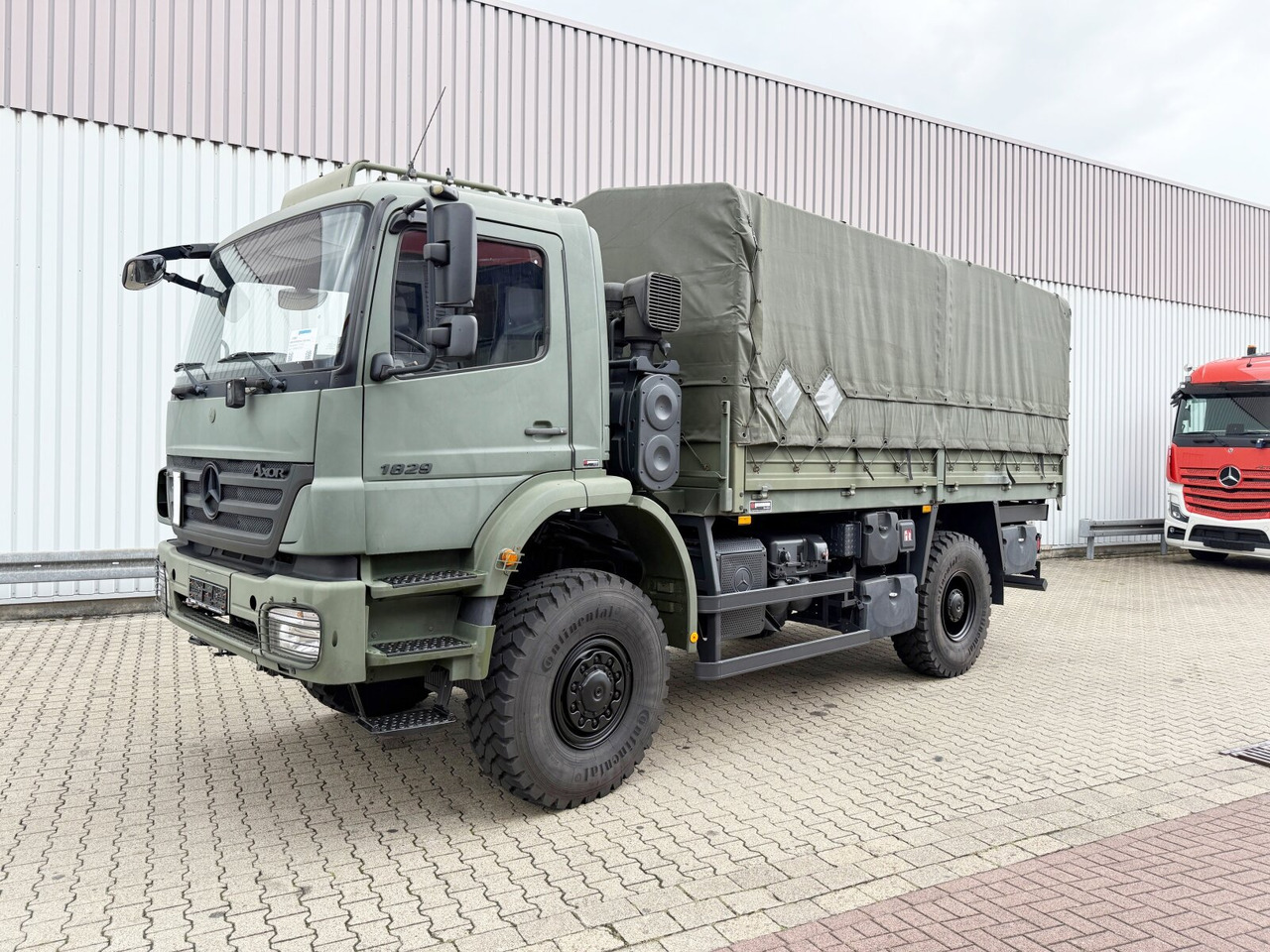 Mercedes-Benz Axor 1829 A 4x4 Axor 1829 A 4x4, Ex-Bundeswehr - Camión caja abierta: foto 1 Mercedes-Benz Axor 1829 A 4x4 Axor 1829 A 4x4, Ex-Bundeswehr - Camión caja abierta: foto 1