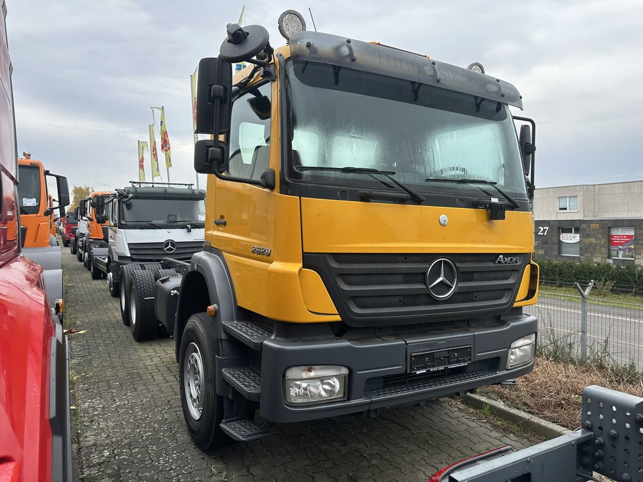 Mercedes-Benz Axor 2629 K 6x4 Axor 2629 K 6x4, PTO, Steel, Manual, 6-Zylinder - Chasis camión: foto 1 Mercedes-Benz Axor 2629 K 6x4 Axor 2629 K 6x4, PTO, Steel, Manual, 6-Zylinder - Chasis camión: foto 1