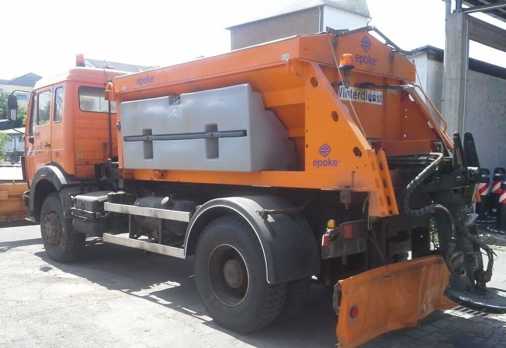 Mercedes-Benz NG 1928 A 4x4 NG 1928 A 4x4, V8-Motor, Winterdienstaustattung - Chasis camión: foto 4 Mercedes-Benz NG 1928 A 4x4 NG 1928 A 4x4, V8-Motor, Winterdienstaustattung - Chasis camión: foto 4