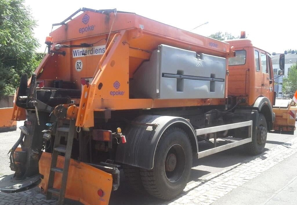 Mercedes-Benz NG 1928 A 4x4 NG 1928 A 4x4, V8-Motor, Winterdienstaustattung - Chasis camión: foto 3 Mercedes-Benz NG 1928 A 4x4 NG 1928 A 4x4, V8-Motor, Winterdienstaustattung - Chasis camión: foto 3