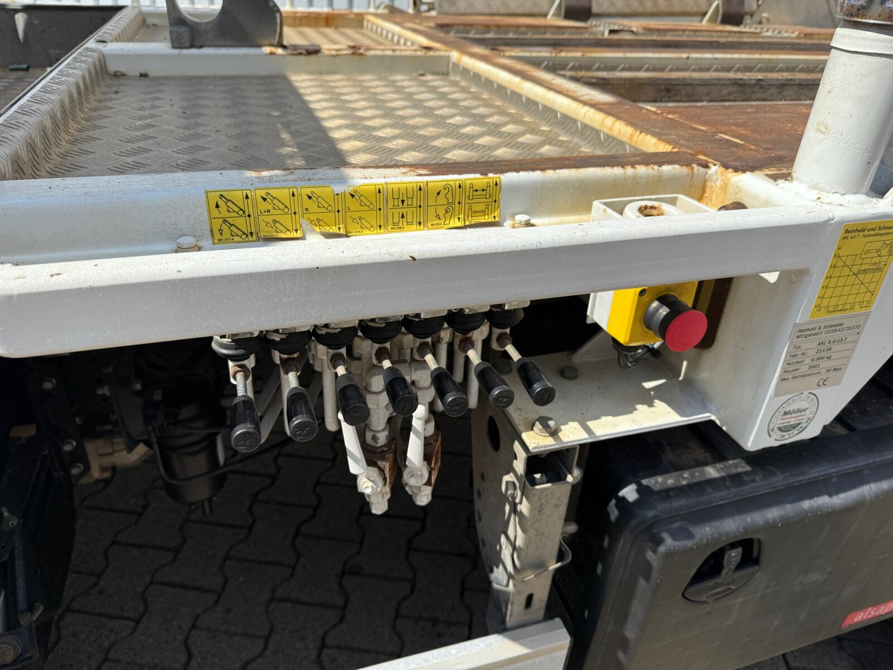 Mitsubishi Canter Fuso 7C15 4x2 Canter Fuso 7C15 4x2, Tele-Absetzer, Vereiterbar bis 10m³ - Portacontenedor de cadenas camión: foto 4 Mitsubishi Canter Fuso 7C15 4x2 Canter Fuso 7C15 4x2, Tele-Absetzer, Vereiterbar bis 10m³ - Portacontenedor de cadenas camión: foto 4