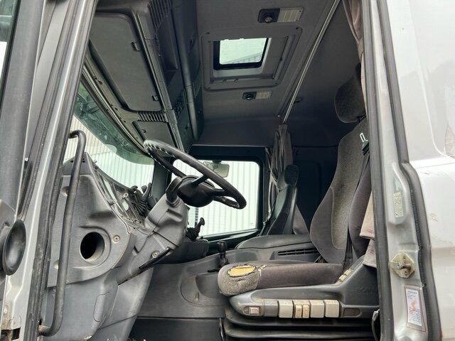 Foto del interior 1: Chasis camión Scania 124G 420 4x2 124G 420 4x2, Retarder