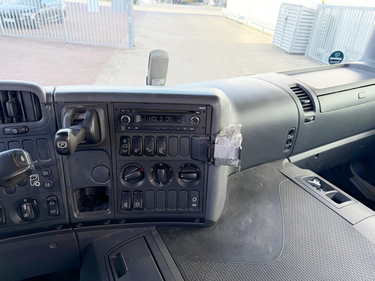 Scania P 320/400 6x2-4 P 320/400 6x2-4, Lenk-/Liftachse, Tele-Absetzanlage, Funk - Portacontenedor de cadenas camión: foto 5 Scania P 320/400 6x2-4 P 320/400 6x2-4, Lenk-/Liftachse, Tele-Absetzanlage, Funk - Portacontenedor de cadenas camión: foto 5