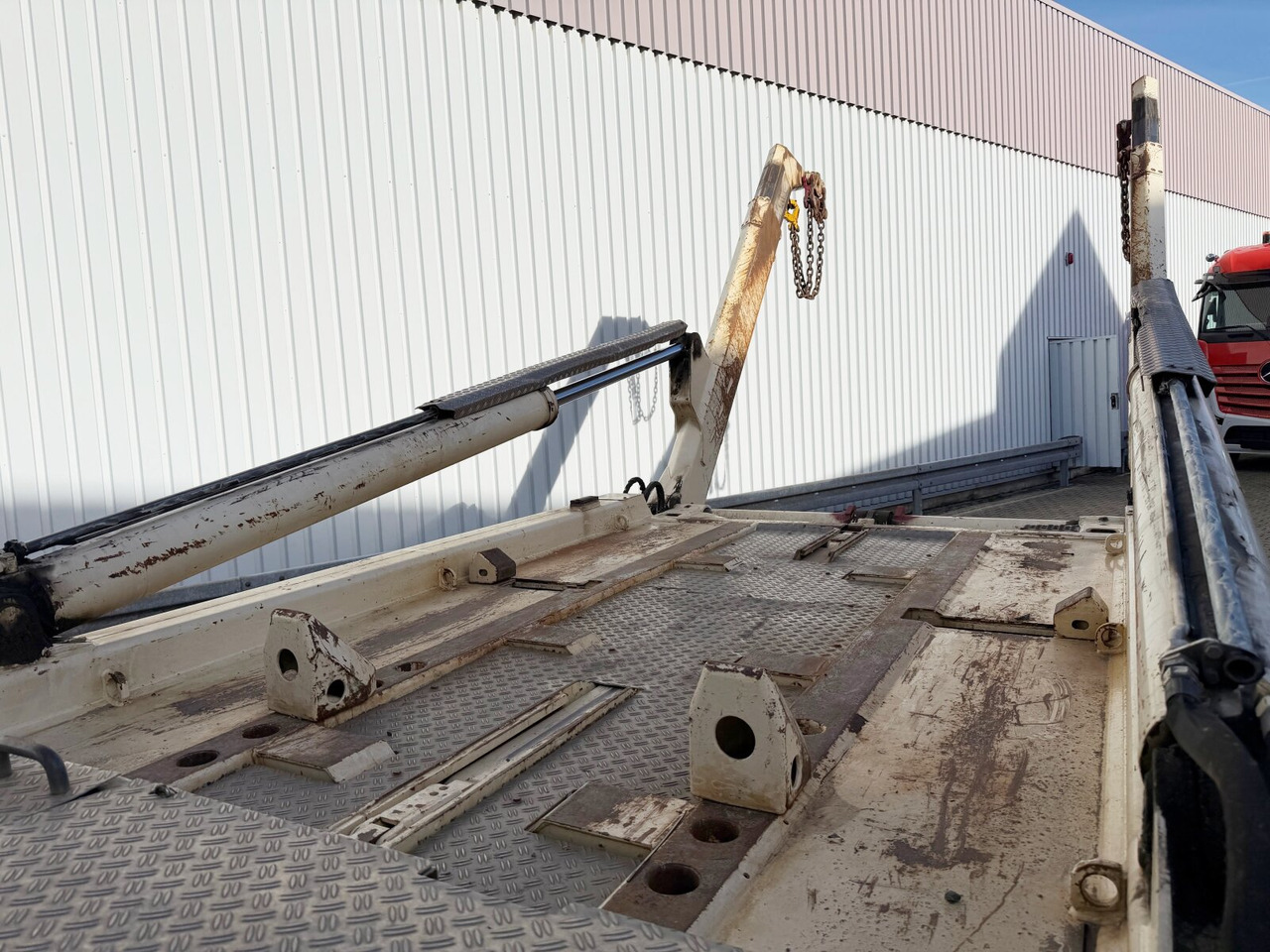 Scania P 320/400 6x2-4 P 320/400 6x2-4, Lenk-/Liftachse, Tele-Absetzanlage, Funk - Portacontenedor de cadenas camión: foto 2 Scania P 320/400 6x2-4 P 320/400 6x2-4, Lenk-/Liftachse, Tele-Absetzanlage, Funk - Portacontenedor de cadenas camión: foto 2