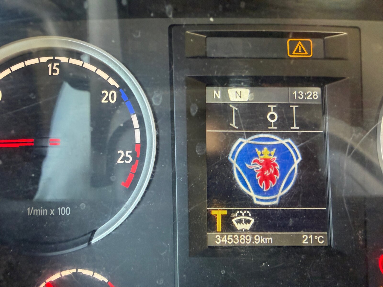 Scania P 320 6x2-4 P 320 6x2-4, Lenk-/Liftachse, Tele-Absetzanlage, Funk - Portacontenedor de cadenas camión: foto 4 Scania P 320 6x2-4 P 320 6x2-4, Lenk-/Liftachse, Tele-Absetzanlage, Funk - Portacontenedor de cadenas camión: foto 4