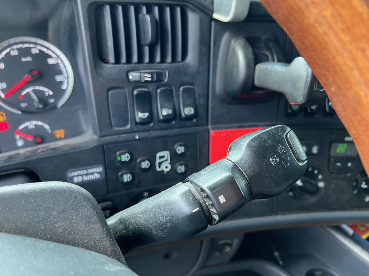 Volquete camión Scania R560 6x2 R560 6x2, V8, Retarder, Liftachse, Standklima, Alu-Bordwände, ca. 15m³: foto 5 Volquete camión Scania R560 6x2 R560 6x2, V8, Retarder, Liftachse, Standklima, Alu-Bordwände, ca. 15m³: foto 5