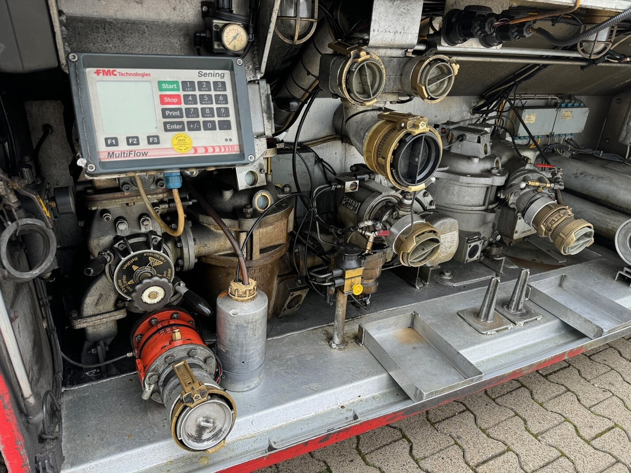 Schrader Z-STA 24-42.7/4 Tankauflieger Z-STA 24-42.7/4, 4 Kammern, ca. 42700l, 2x Liftachse, Oben-/Untenbefüllung - Cisterna semirremolque: foto 5 Schrader Z-STA 24-42.7/4 Tankauflieger Z-STA 24-42.7/4, 4 Kammern, ca. 42700l, 2x Liftachse, Oben-/Untenbefüllung - Cisterna semirremolque: foto 5