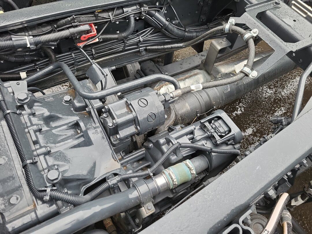 T-Way AT410T51 8x4 T-Way AT410T51 8x4, Retarder, Nebenantrieb, 4x VORHANDEN! - Chasis camión: foto 4 T-Way AT410T51 8x4 T-Way AT410T51 8x4, Retarder, Nebenantrieb, 4x VORHANDEN! - Chasis camión: foto 4