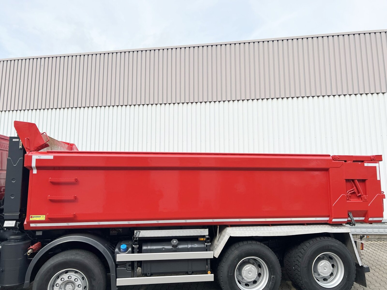 Trakker AD410T50 8x4 Trakker AD410T50 8x4, Stahlmulde ca. 16m³, hydr. Heckklappe - Volquete camión: foto 5 Trakker AD410T50 8x4 Trakker AD410T50 8x4, Stahlmulde ca. 16m³, hydr. Heckklappe - Volquete camión: foto 5