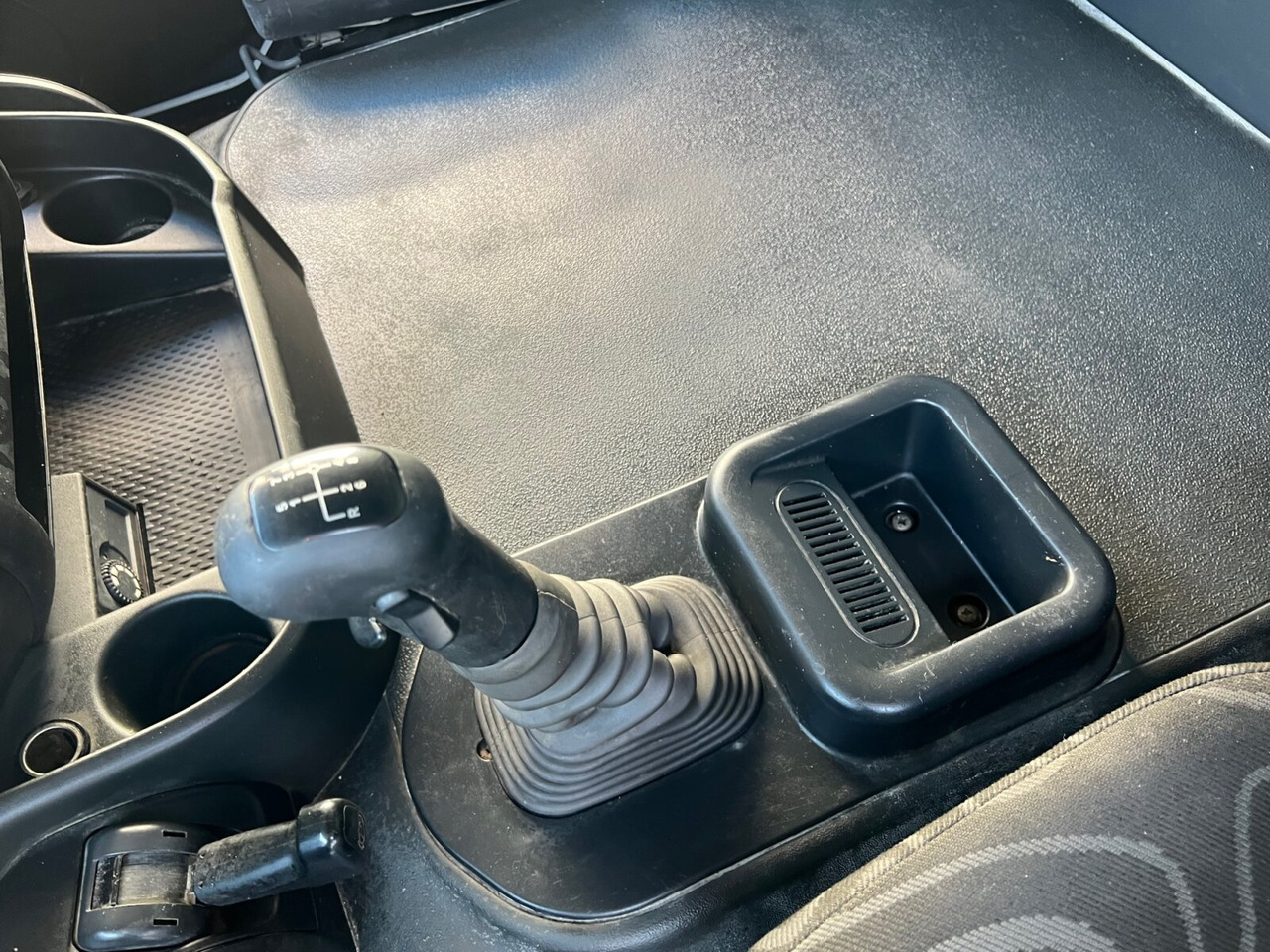 Trakker AD410T50 8x4 Trakker AD410T50 8x4, Stahlmulde ca. 16m³, hydr. Heckklappe - Volquete camión: foto 5 Trakker AD410T50 8x4 Trakker AD410T50 8x4, Stahlmulde ca. 16m³, hydr. Heckklappe - Volquete camión: foto 5