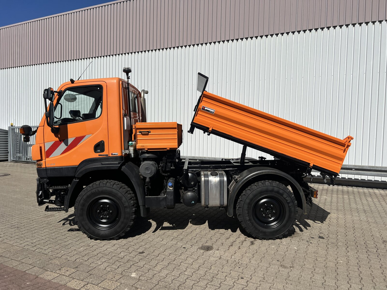 Vehículo comercial ligero Unimog U 20 U405/70 4x4 U 20 U405/70 4x4, Kipper, Winterdienstplatte: foto 12 Vehículo comercial ligero Unimog U 20 U405/70 4x4 U 20 U405/70 4x4, Kipper, Winterdienstplatte: foto 12