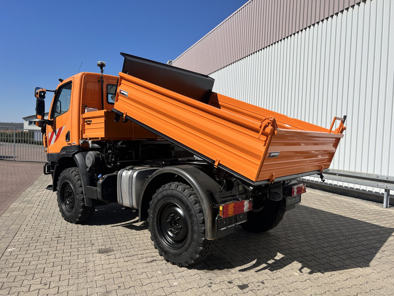 Vehículo comercial ligero Unimog U 20 U405/70 4x4 U 20 U405/70 4x4, Kipper, Winterdienstplatte: foto 11 Vehículo comercial ligero Unimog U 20 U405/70 4x4 U 20 U405/70 4x4, Kipper, Winterdienstplatte: foto 11