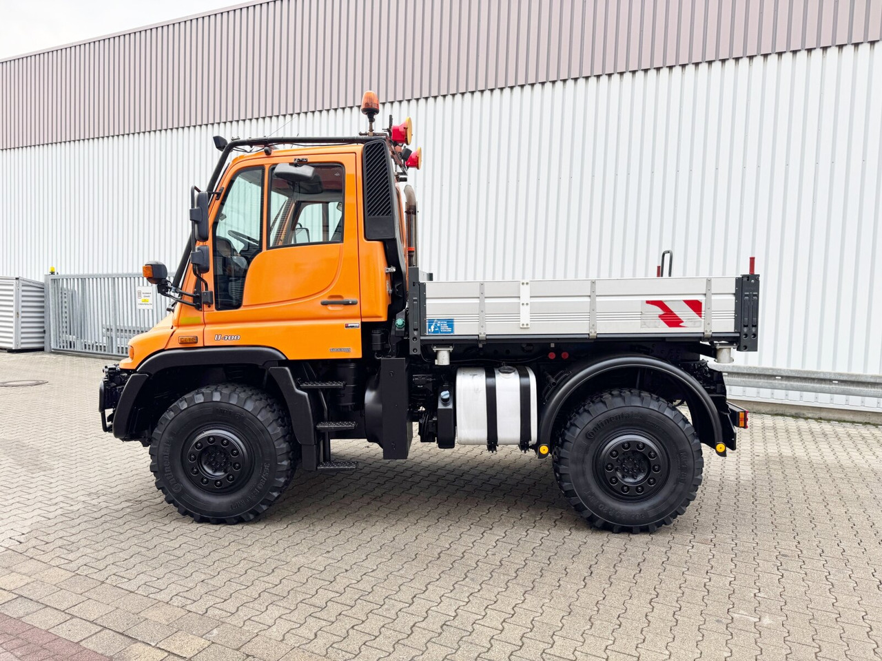 Unimog U 400 405/12 4x4 U 400 405/12 4x4, Kipper, Kommunalhydraulik, VarioPilot, Zapfwelle - Vehículo comercial ligero: foto 2 Unimog U 400 405/12 4x4 U 400 405/12 4x4, Kipper, Kommunalhydraulik, VarioPilot, Zapfwelle - Vehículo comercial ligero: foto 2