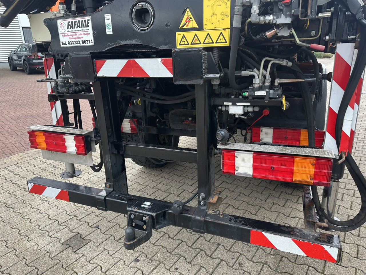 Unimog U500 4x4 U500 4x4 405/40 mit Heckkran Hiab 077-1 HiDuo, absattelbar, Funk - Vehículo comercial ligero: foto 2 Unimog U500 4x4 U500 4x4 405/40 mit Heckkran Hiab 077-1 HiDuo, absattelbar, Funk - Vehículo comercial ligero: foto 2