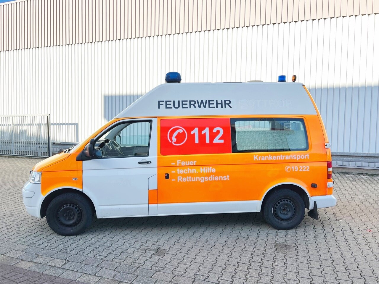 Volkswagen T5 2.5 TDI 4x2 T5 2.5 TDI 4x2, Krankenwagen - Ambulancia: foto 4 Volkswagen T5 2.5 TDI 4x2 T5 2.5 TDI 4x2, Krankenwagen - Ambulancia: foto 4