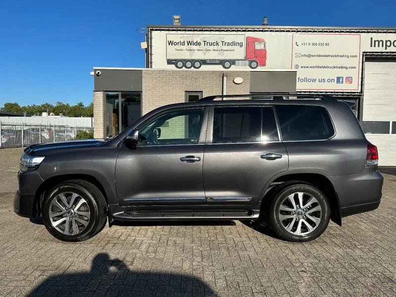 Toyota Land Cruiser V8 LAND CRUISER 200 V8 + CAMERA 360 + FRIDGE + DIESEL + ONLY EXPORT - SUV/ Todoterreno: foto 2 Toyota Land Cruiser V8 LAND CRUISER 200 V8 + CAMERA 360 + FRIDGE + DIESEL + ONLY EXPORT - SUV/ Todoterreno: foto 2