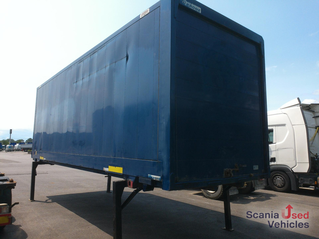 KRONE WB Koffer 7,82 Rolltor - Remolque: foto 4 KRONE WB Koffer 7,82 Rolltor - Remolque: foto 4