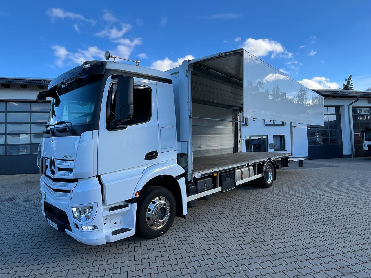 Mercedes-Benz Antos 1836 Klappwand Getränkekoffer beheizt - Transporte de bebidas camión: foto 2 Mercedes-Benz Antos 1836 Klappwand Getränkekoffer beheizt - Transporte de bebidas camión: foto 2