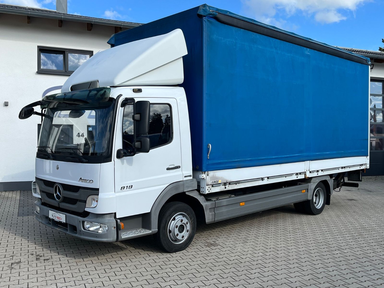 Mercedes-Benz Atego 818 Klima Sperre 74100KM 2,70 Ladehöhe - Furgoneta con caja de lona: foto 1 Mercedes-Benz Atego 818 Klima Sperre 74100KM 2,70 Ladehöhe - Furgoneta con caja de lona: foto 1
