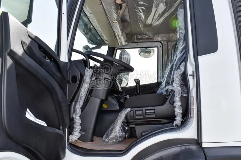 Iveco T-WAY AD380T47H 6x4 R24 Tyres Chassis - Barcelona Stock - Chasis camión: foto 4 Iveco T-WAY AD380T47H 6x4 R24 Tyres Chassis - Barcelona Stock - Chasis camión: foto 4