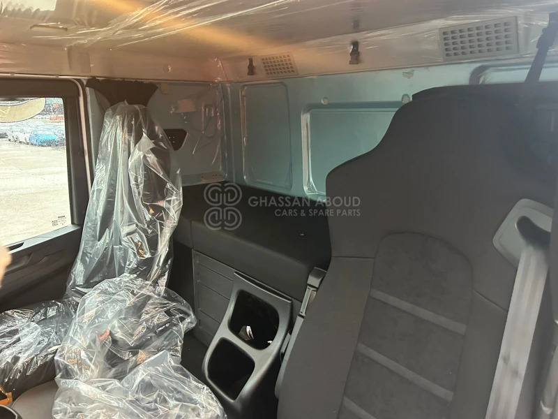 Iveco T-WAY AT380T43H 6x4 R20 Tyres Chassis - Barcelona Stock - Chasis camión: foto 3 Iveco T-WAY AT380T43H 6x4 R20 Tyres Chassis - Barcelona Stock - Chasis camión: foto 3