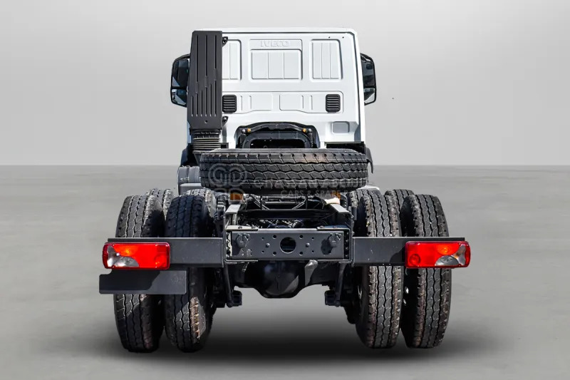 Iveco T-WAY AT380T47H 6x4 R24 Tyres Chassis - Barcelona Stock - Chasis camión: foto 5 Iveco T-WAY AT380T47H 6x4 R24 Tyres Chassis - Barcelona Stock - Chasis camión: foto 5