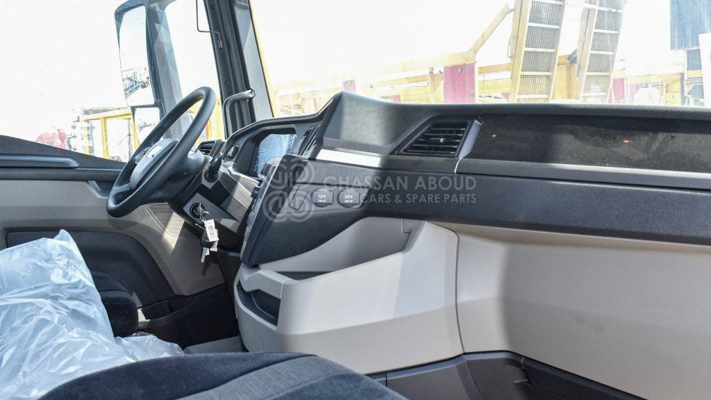 Foto del interior 1: Chasis camión MAN TRUCK CHASSIS  – TGS 41.480 – 8X4 BB CH