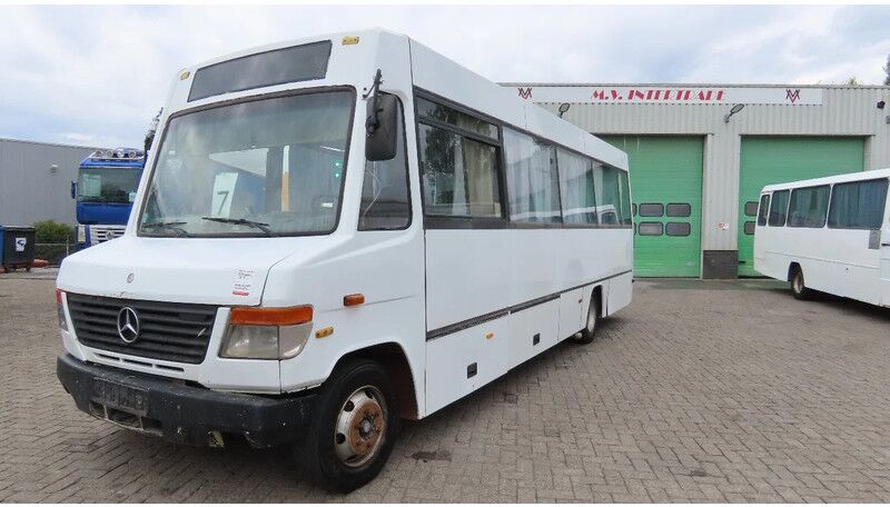 Mercedes-Benz 815 D 31 places! Manual injection - Autobús: foto 1 Mercedes-Benz 815 D 31 places! Manual injection - Autobús: foto 1