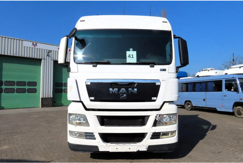 MAN TGX 14.440 RETARDER, FRIGO, 2 beds - Cabeza tractora: foto 3 MAN TGX 14.440 RETARDER, FRIGO, 2 beds - Cabeza tractora: foto 3