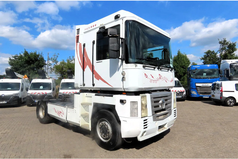 Renault Magnum 440 Mack! Manual gearbox. Royal truck - Cabeza tractora: foto 1 Renault Magnum 440 Mack! Manual gearbox. Royal truck - Cabeza tractora: foto 1