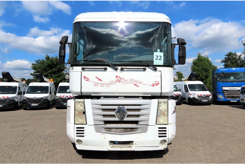 Renault Magnum 440 Mack! Manual gearbox. Royal truck - Cabeza tractora: foto 2 Renault Magnum 440 Mack! Manual gearbox. Royal truck - Cabeza tractora: foto 2