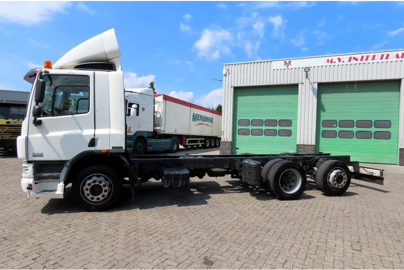 DAF CF 75.310 6x2, DUTCH TRUCK, 4.20 wheelbasis - Chasis camión: foto 4 DAF CF 75.310 6x2, DUTCH TRUCK, 4.20 wheelbasis - Chasis camión: foto 4
