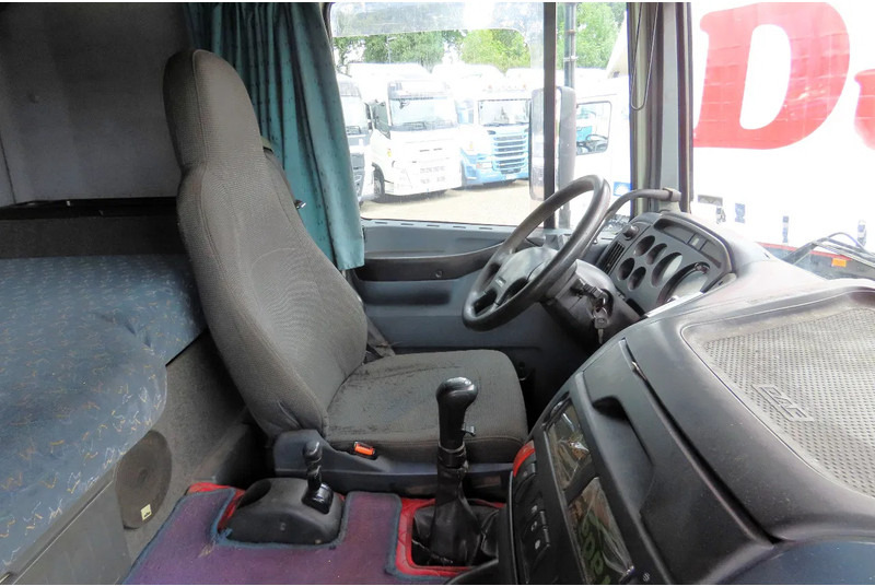 DAF XF 95.430 Manual diesel injection! Manual gearbox! - Camión lona: foto 5 DAF XF 95.430 Manual diesel injection! Manual gearbox! - Camión lona: foto 5