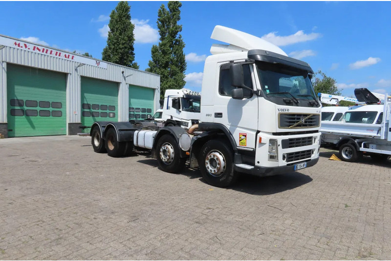 Volvo FM 12.380 8x4 FULL SPRING. 100% condition! - Chasis camión: foto 1 Volvo FM 12.380 8x4 FULL SPRING. 100% condition! - Chasis camión: foto 1