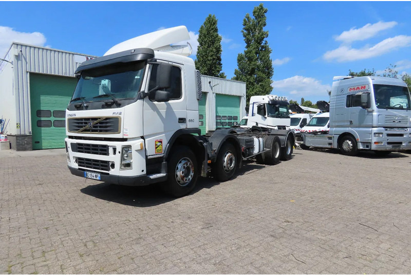 Volvo FM 12.380 8x4 FULL SPRING. 100% condition! - Chasis camión: foto 2 Volvo FM 12.380 8x4 FULL SPRING. 100% condition! - Chasis camión: foto 2